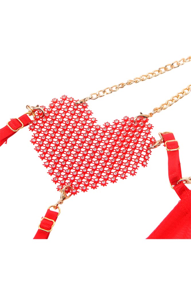 Κόκκινο mesh string με ρυθμιζόμενες λωρίδες σε κοντινή λήψη από τη μέση και κάτω