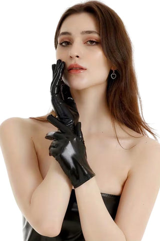 Γυναικεία μαύρα γάντια δερματίνης με λεία υφή