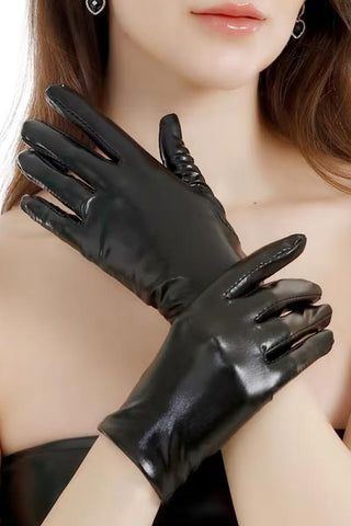 Κλασικά μαύρα γάντια δερματίνης για elegant εμφανίσεις